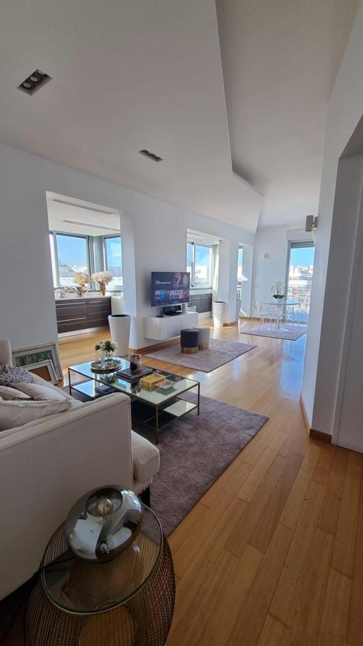 Attico Reale - In Centro, Tra Stazione E Bari Vecchia Apartment Bagian luar foto