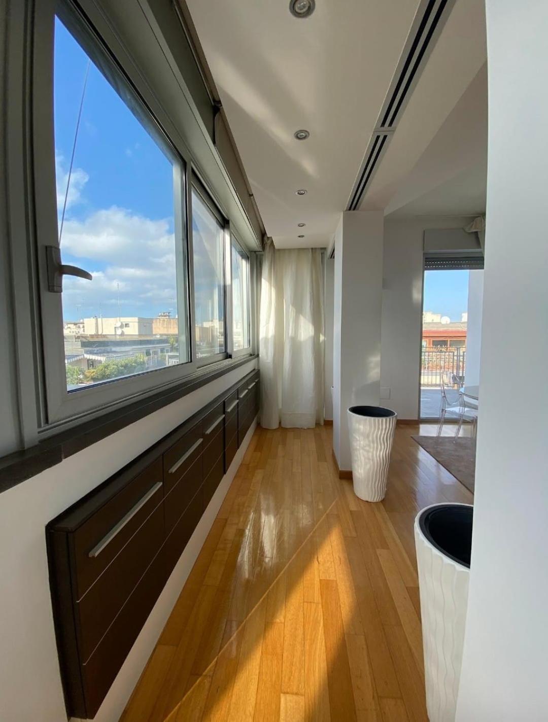 Attico Reale - In Centro, Tra Stazione E Bari Vecchia Apartment Bagian luar foto
